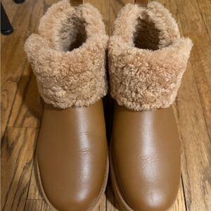 Ultra Mini Alina Curled
Genuine Shearling Platform
Boot